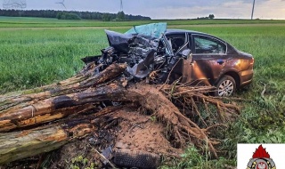 Zginął na miejscu po zderzeniu z drzewem. Tragiczny wypadek 28-latka pod Skierniewicami