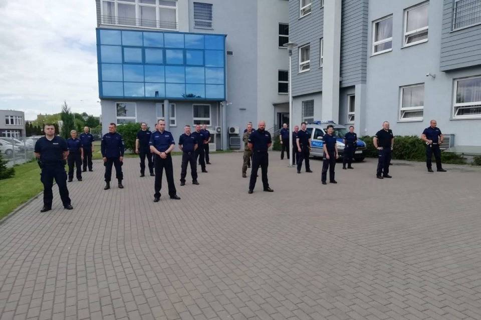 Policjanci ze Zduńskiej Woli włączyli się do akcji #GaszynChallenge