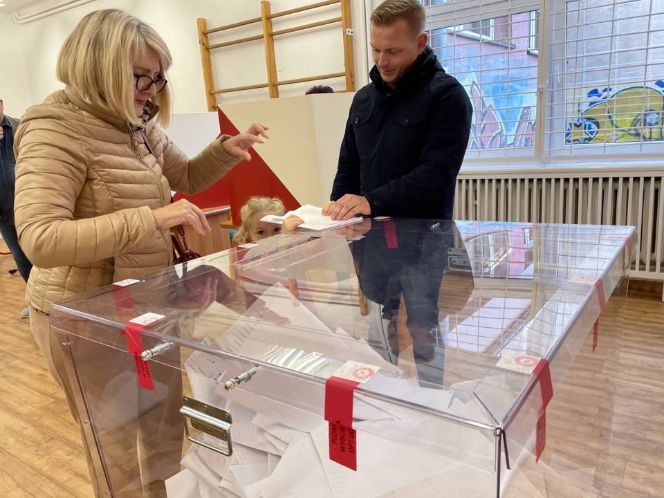Wybory 2023: Którzy senatorowie będą reprezentować Łódzkie? Lista polityków z mandatami do Senatu